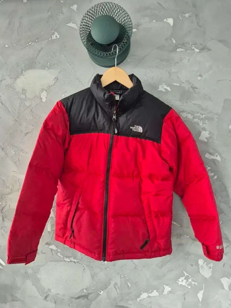 【新品，2026】 THE NORTH FACE ザノースフェイス 700 ヌプシ ダウン レッド/ブラック キッズ 140size L その他