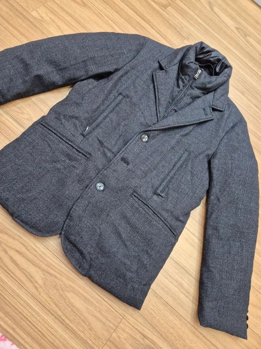 DKNY メンズ ジャケット M サイズです- 表地は ウール 99% ポリウレタン 1