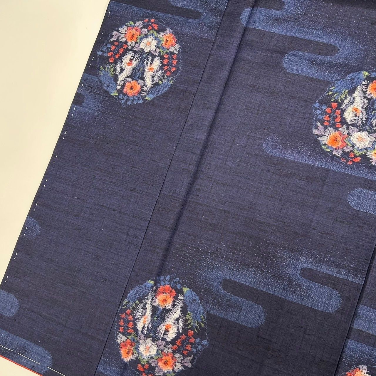 小千谷紬 飛び柄 裄65 丸に花柄 真綿 正絹 着物 MK-2154 - メルカリ