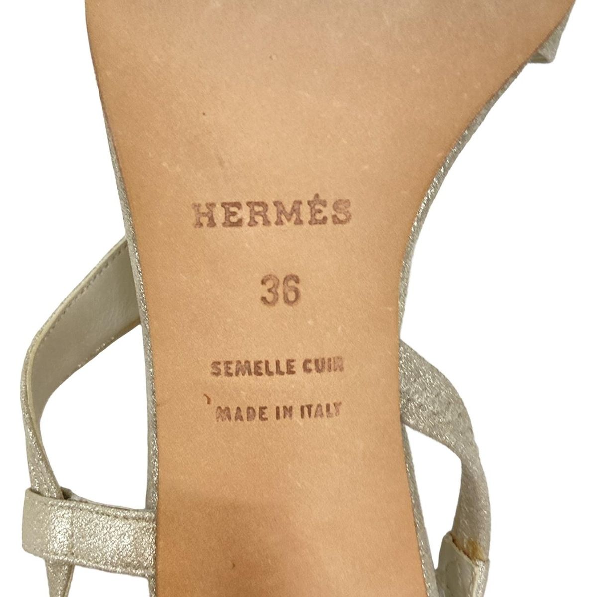 HERMES(エルメス) サンダル 36 レディース美品 - ゴールド ラメ レザー