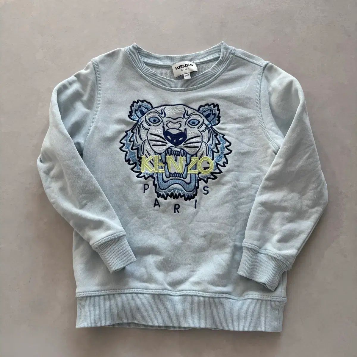 お得，新作登場 KENZO キッズ 虎 刺繍 スウェット ライトブルー (ブルー) 6A (116) Tシャツ