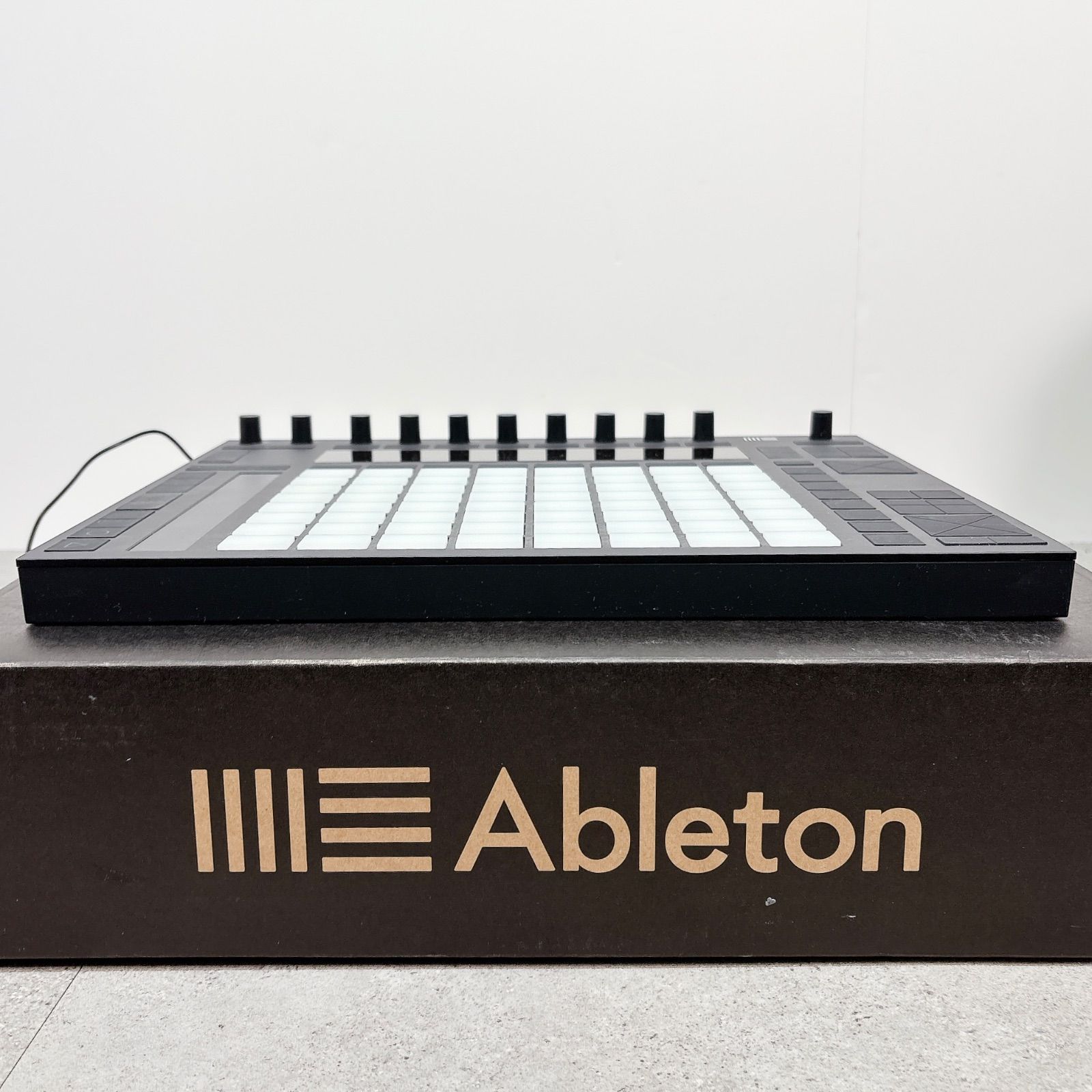 Ableton エイブルトン Push2 MIDIコントローラー 元箱付 - メルカリ