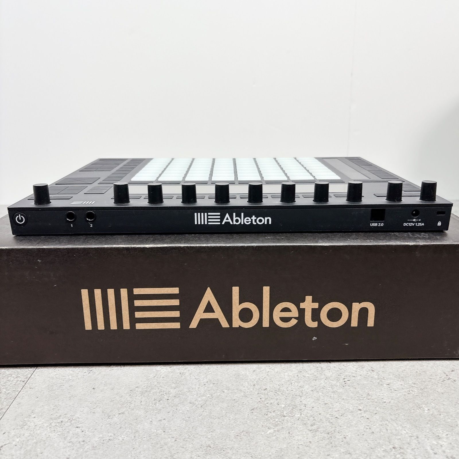 Ableton エイブルトン Push2 MIDIコントローラー 元箱付 - メルカリ