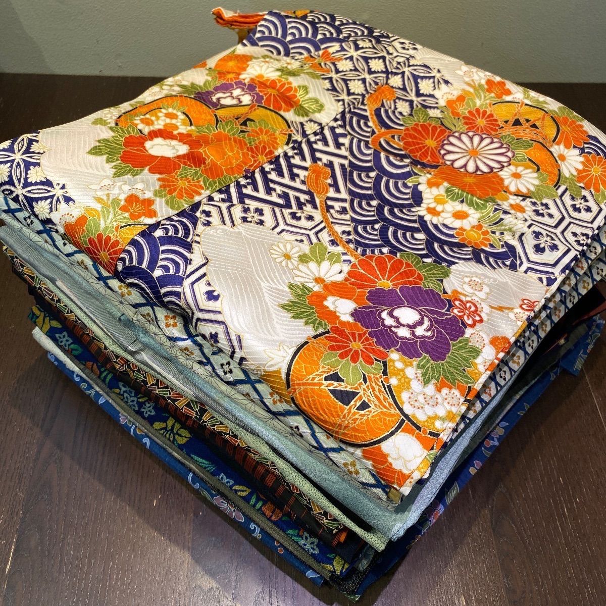 まとめ売り】正絹着物15枚 リメイク素材 ハンドメイド向け - メルカリ