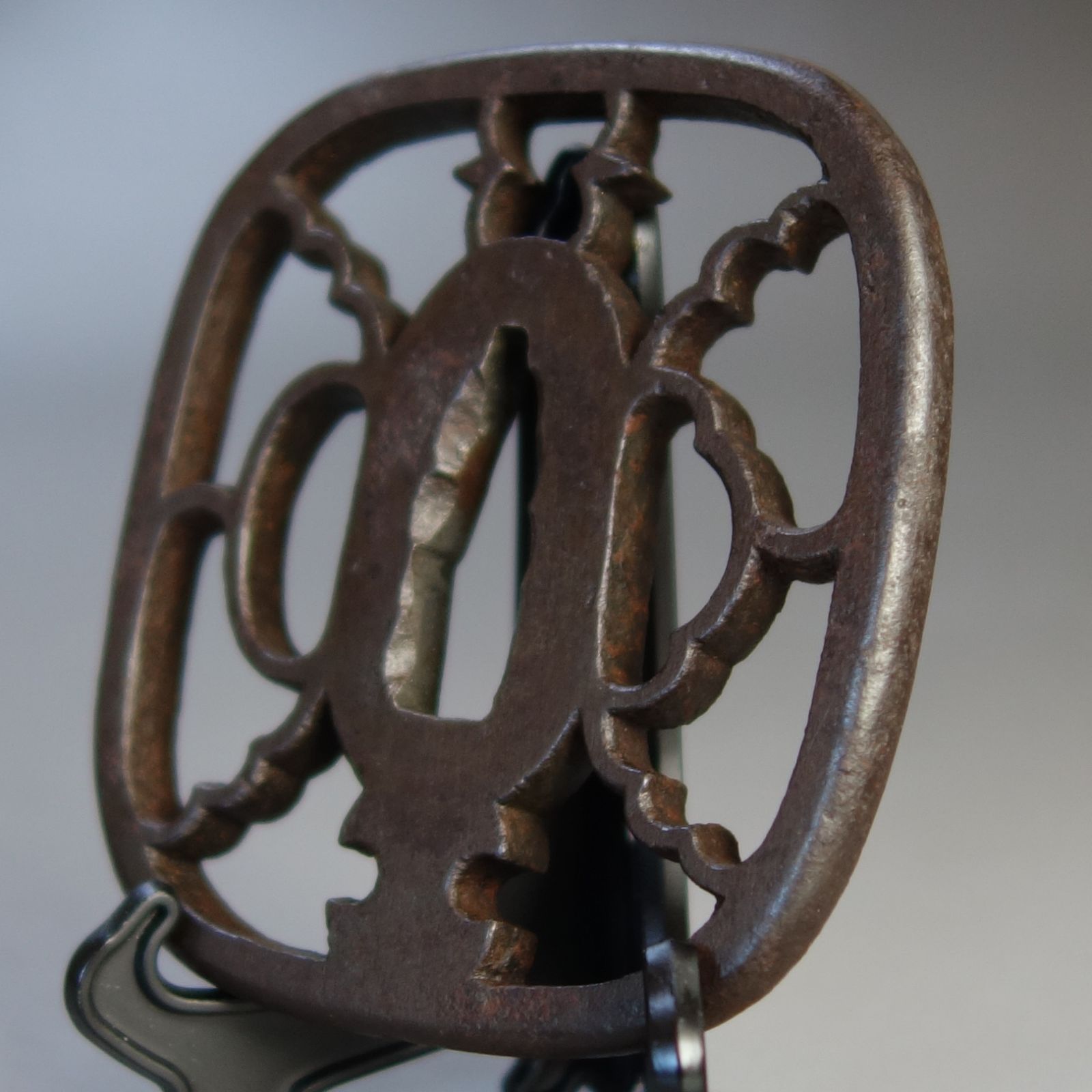 鍔 【 鉄地 尾張 雁金分銅透鍔 】 日本刀 刀装具 鐔 骨董 古美術