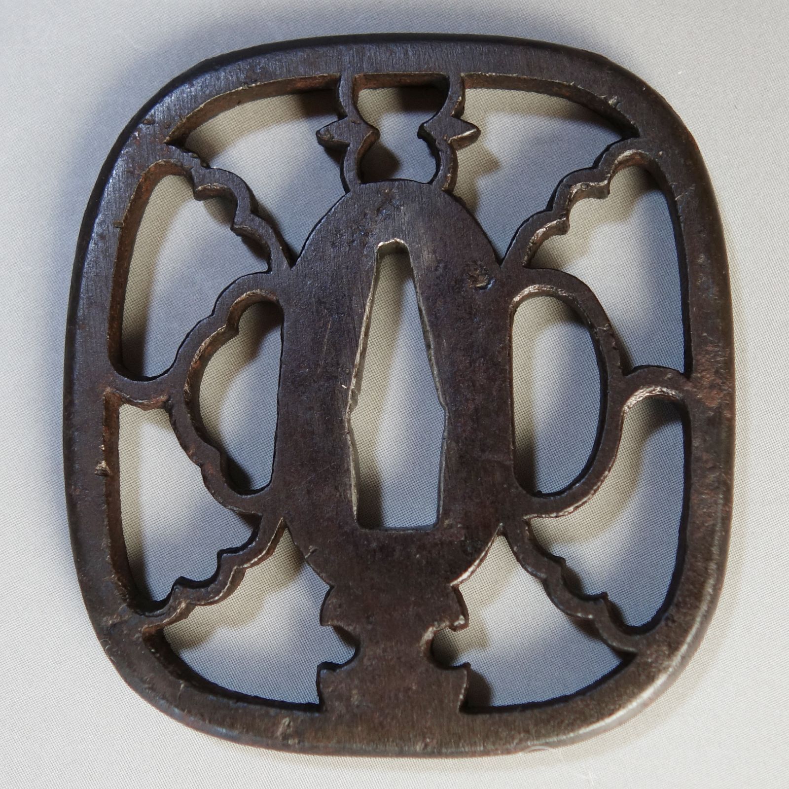 刀　鍔　2点　① 骨董　古美術 鍔 【 鉄地 尾張 雁金分銅透鍔 】 日本刀 刀装具 鐔 骨董 古美術