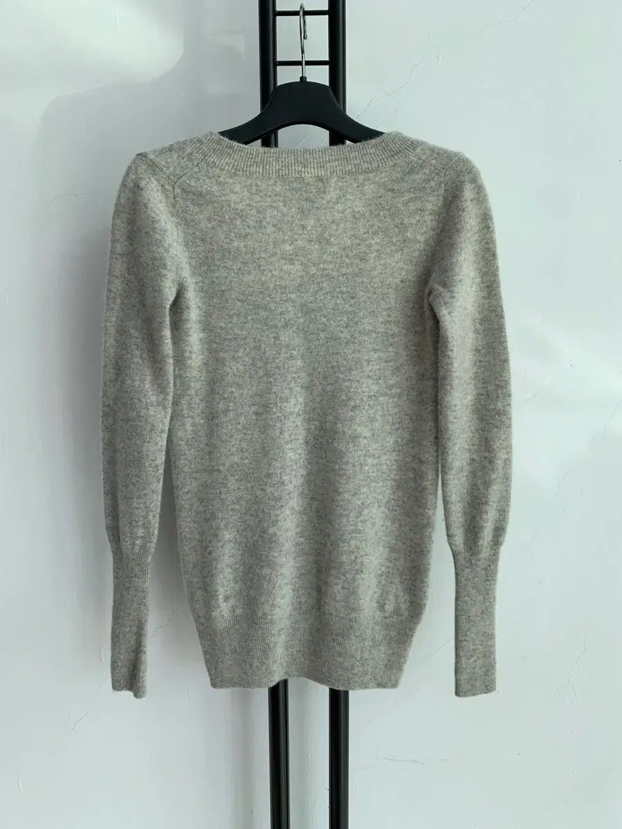 Vネック ニット