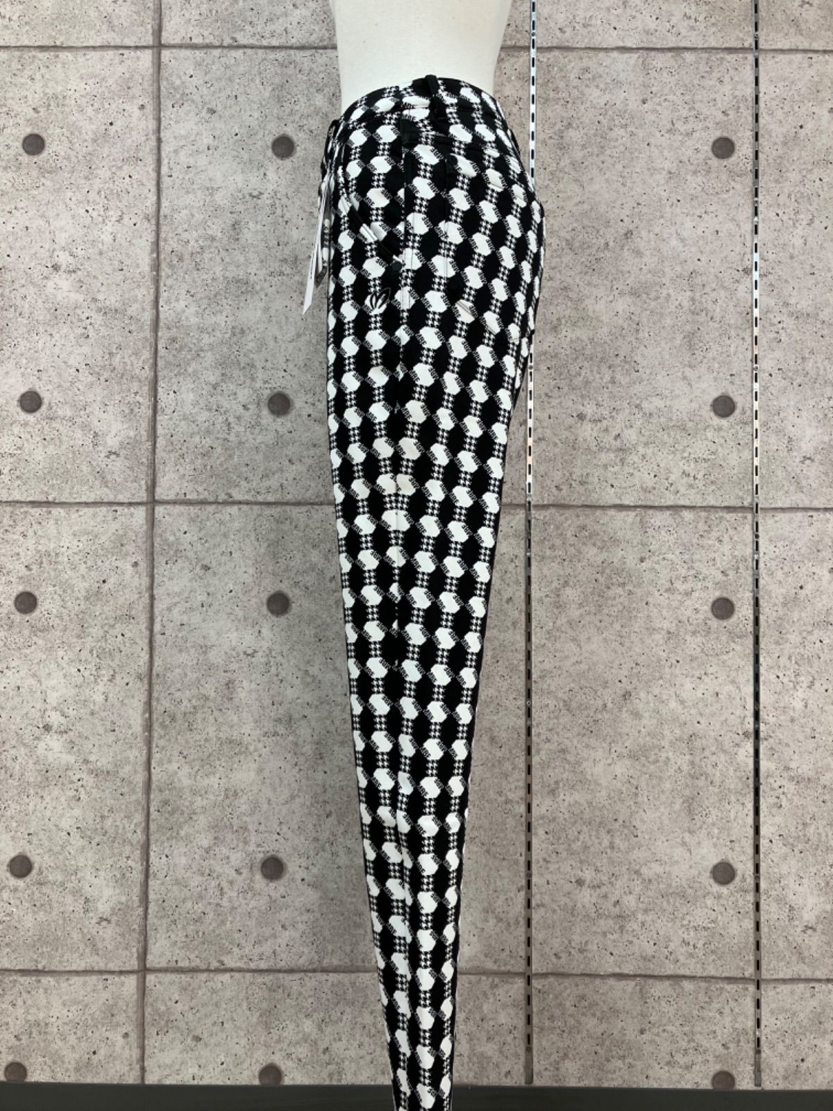 タグ付き GF 1 マスターバニーエディション MASTER BUNNY EDITION ゴルフウェア パンツ 裏フリース ブラック✖️ホワイト モノグラム柄 Sサイズ相当