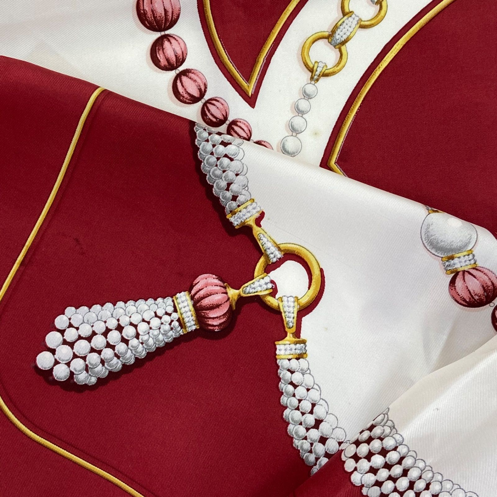 パールネックレス柄 ワインレッド