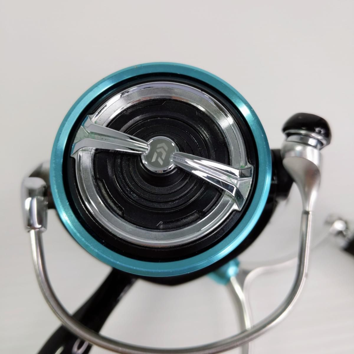 品 ダイワ エメラルダス スピニングリール LT 3000 S-C-DH 〇YR-54343〇