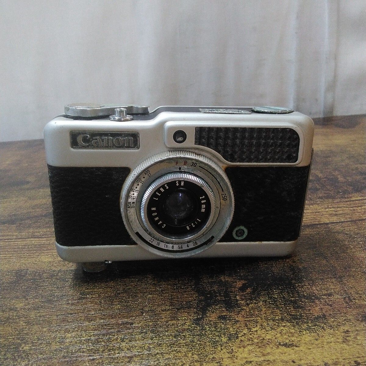 昭和レトロ キャノン コンパクトカメラ 「Demi (現状品)」錆がでてい
