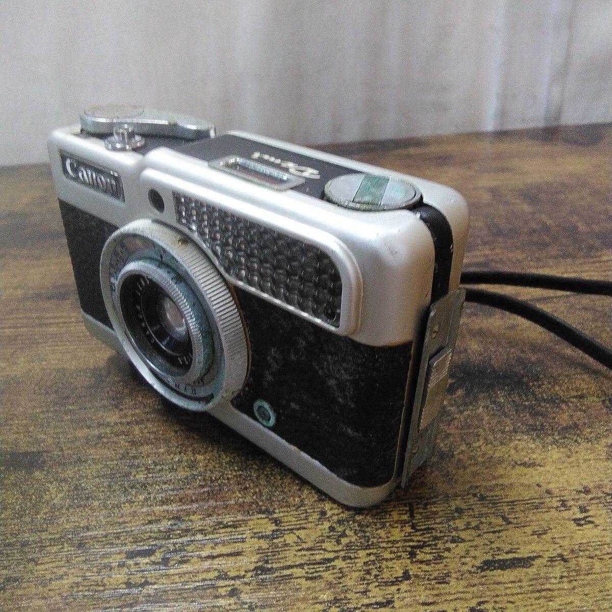 昭和レトロ キャノン コンパクトカメラ 「Demi (現状品)」錆がでてい