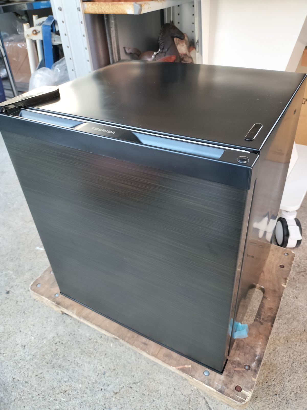 東芝 小型 冷蔵庫 27L 2025年製 - メルカリ