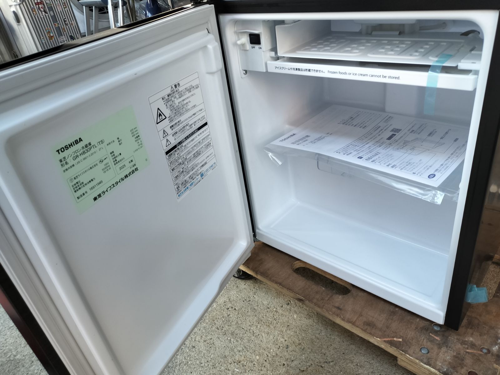 東芝 小型 冷蔵庫 27L 2025年製 - メルカリ