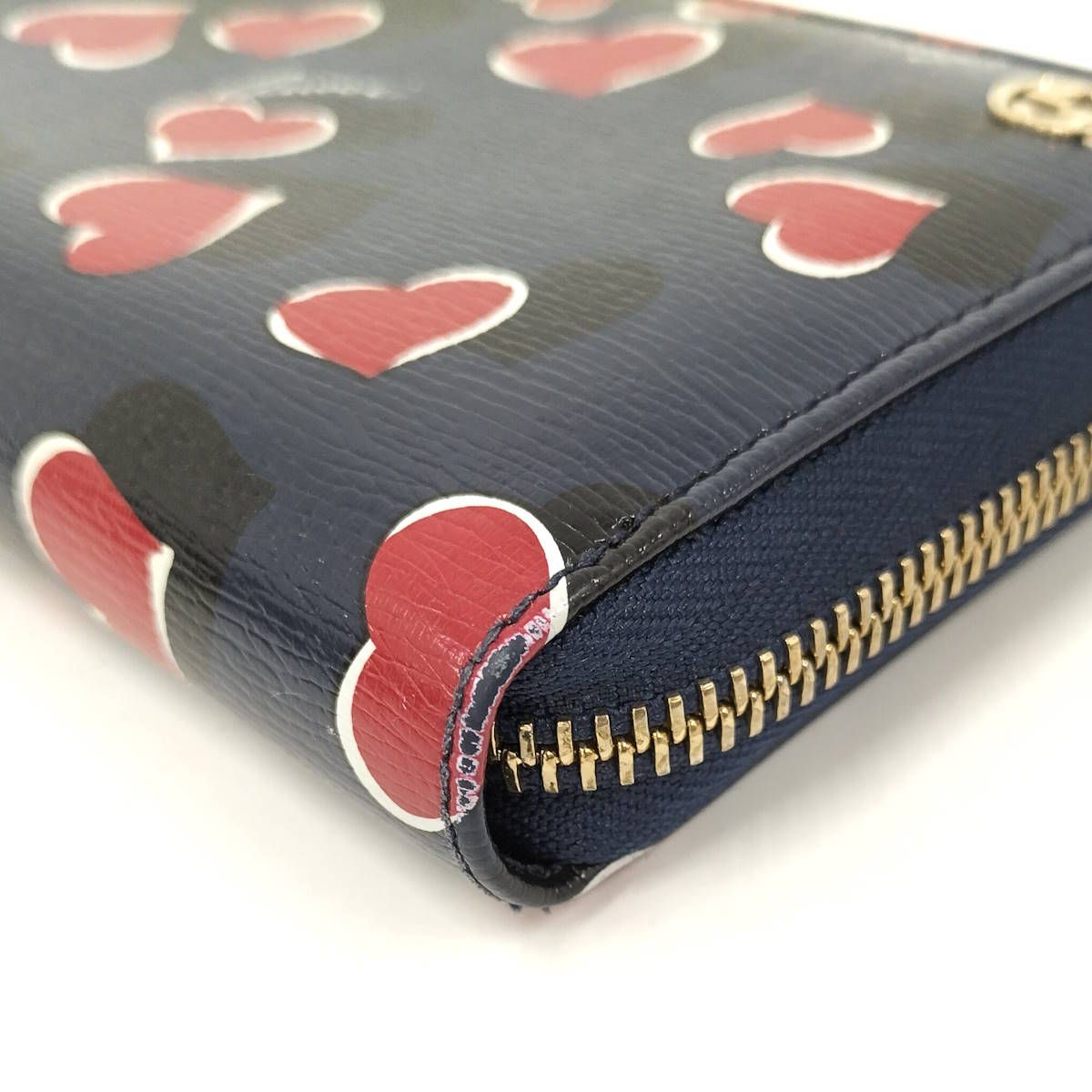 GUCCI ラウンドファスナー 長財布 インターロッキングG ハート柄