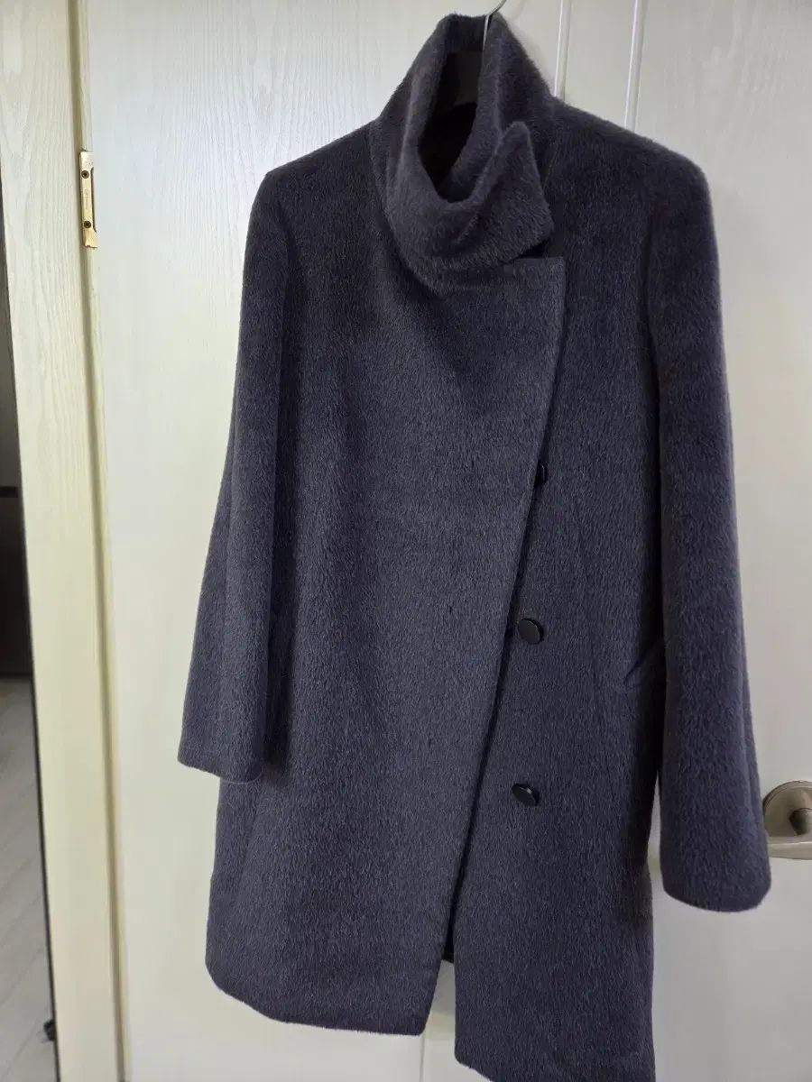 MINE イタリー ベイビーラマ ウール100% ハイネック コート ネイビー