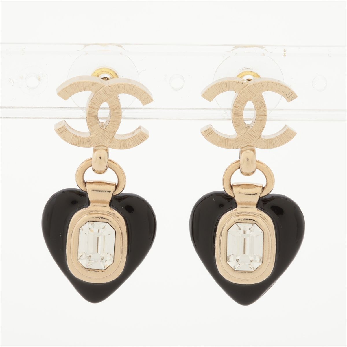 ⭐︎ CHANEL ぶら下がり　ハート型ピアス 美品！ CHANEL シャネル ピアス B21K 2021年 ココマーク 黒ハート - メルカリ