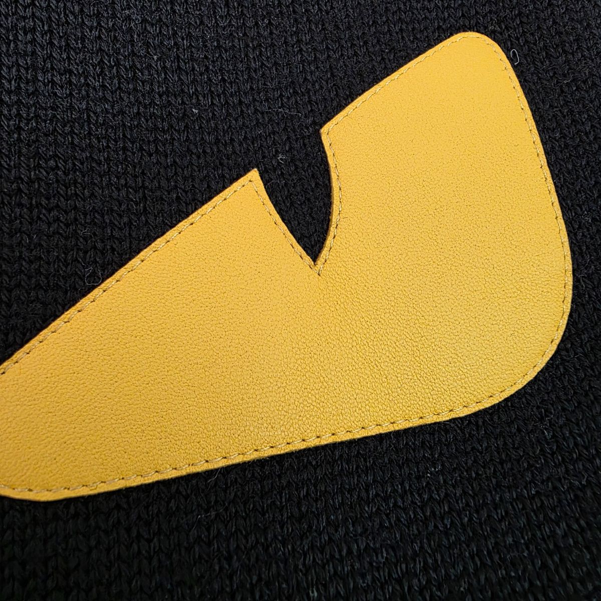 FENDI フェンディ　バグズモンスターマフラー　男女兼用　FXS124 FENDI フェンディ バグズ モンスター マフラー FXS124 メンズ ウール