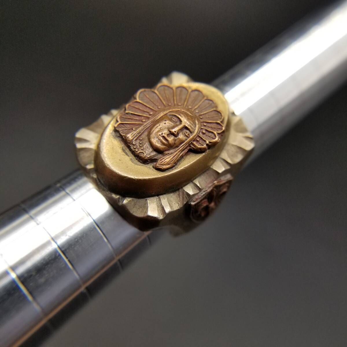  40 50 s メキシコ ヴィンテージ バイカーリング マヤの戦士 フェイス彫刻 シグネット シルバー ブロンズトーン フルールドリス Y 20 I リング 指輪 アクセサリー