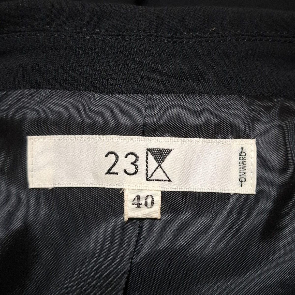  23区 ニジュウサンク スカートスーツ レディース - 黒 肩パッド ジップアップ スーツスカート ビジネススーツ