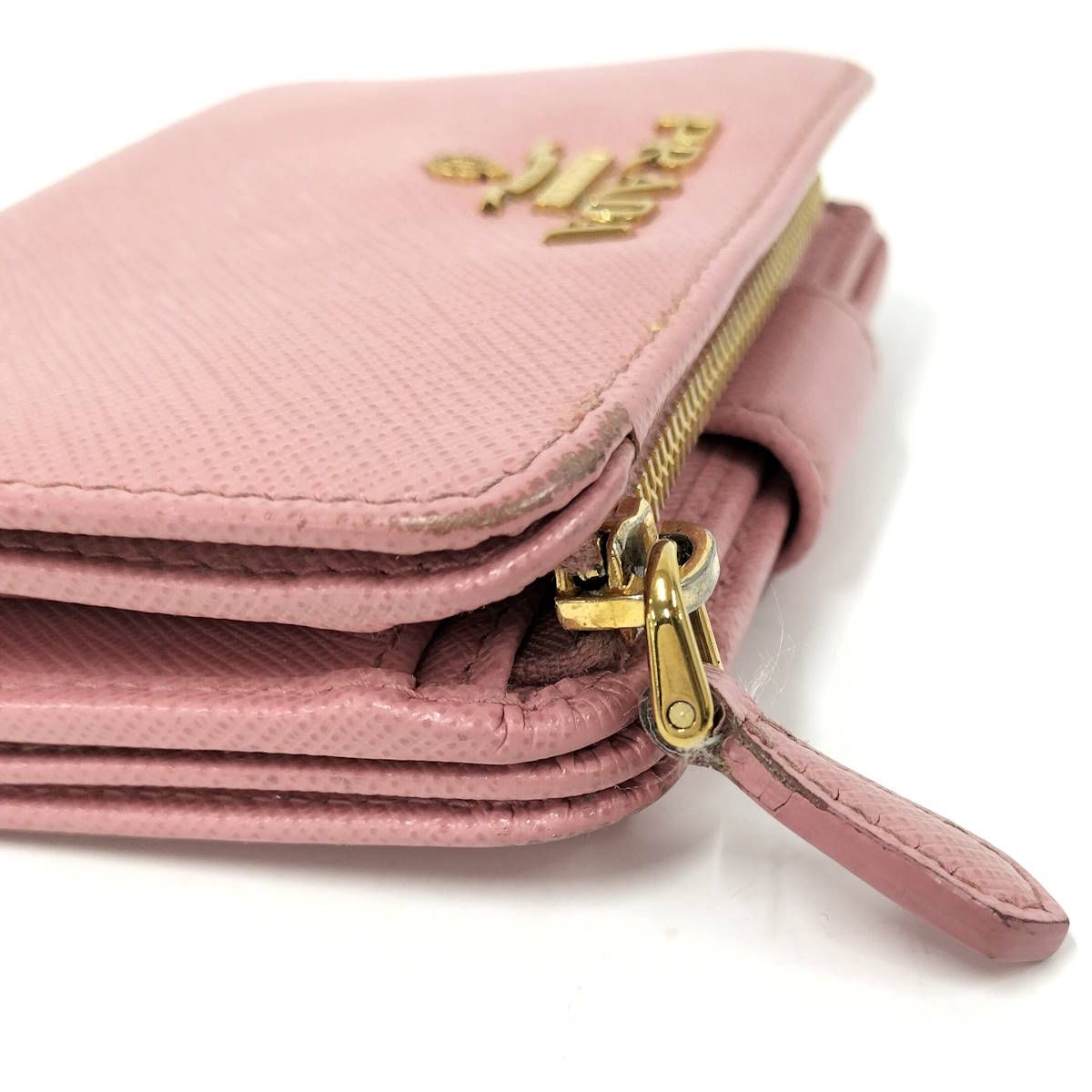 PRADA 二つ折り財布 サフィアーノ レザー ピンク - メルカリ