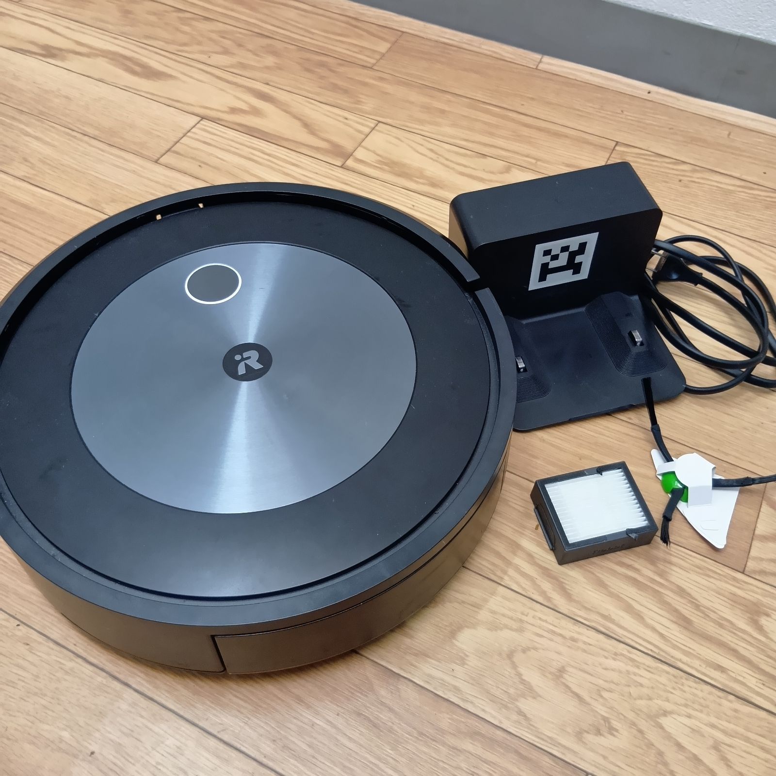 ルンバ j7 本体美品 交換用パーツ付き iRobot ルンバ j7 (交換用パーツ付属) - メルカリ