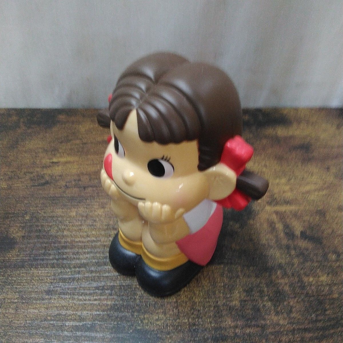 不二家 貯金箱 「ペコちゃんの貯金箱」商品確認のため、袋をあけました