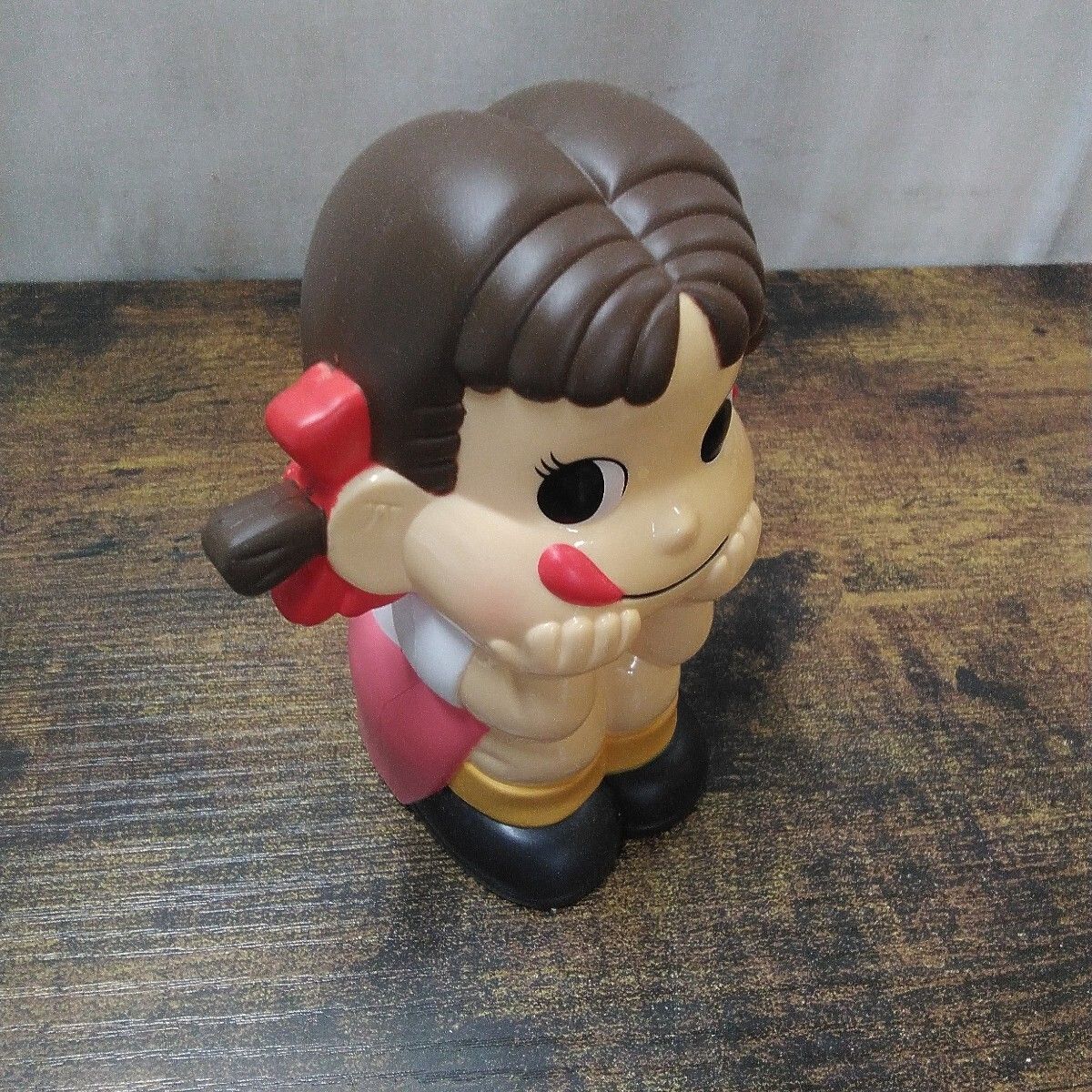 不二家 貯金箱 「ペコちゃんの貯金箱」商品確認のため、袋をあけました