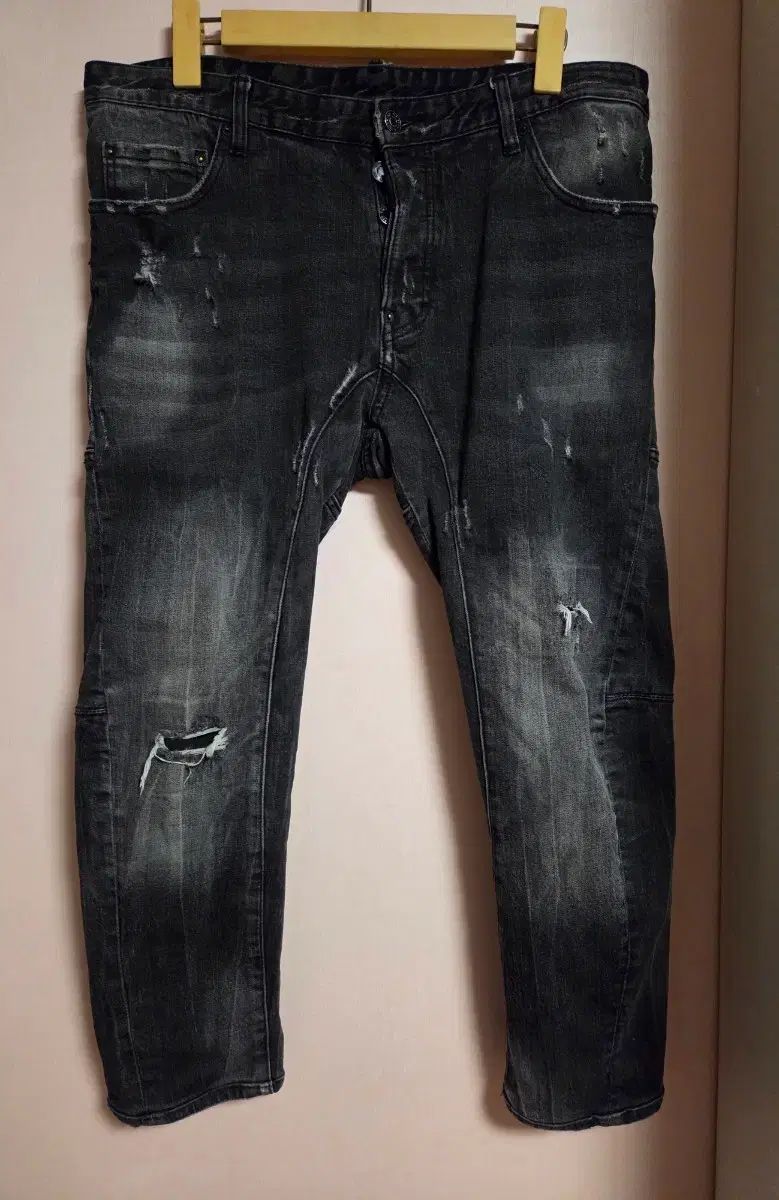 Dsquared2 ディースクエアード ブラックウォッシュ ダメージ加工 DSQUARED2 (ディースクエアード) ダメージ加工ウォッシュブラック