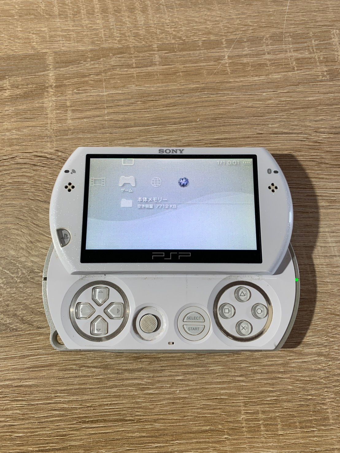 7067 PlayStation PSP GO パール ホワイト