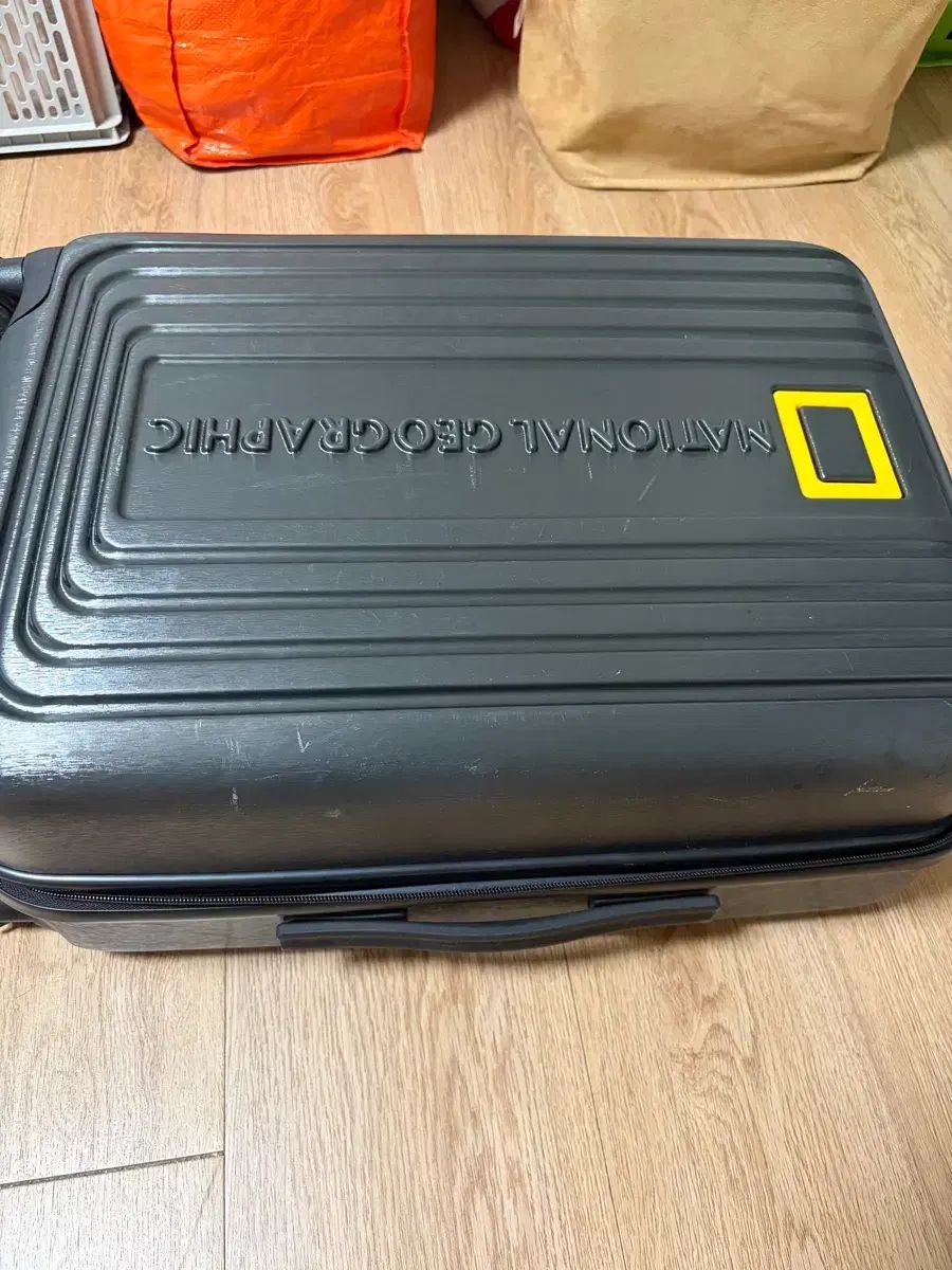 ナショナルジオグラフィック キャリー