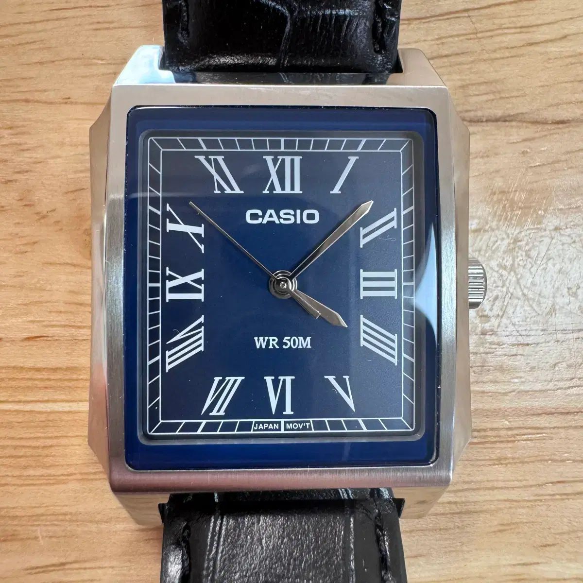 カシオ カルティエ タンク リストウォッチ MTP B 190 ドレスウォッチ S級