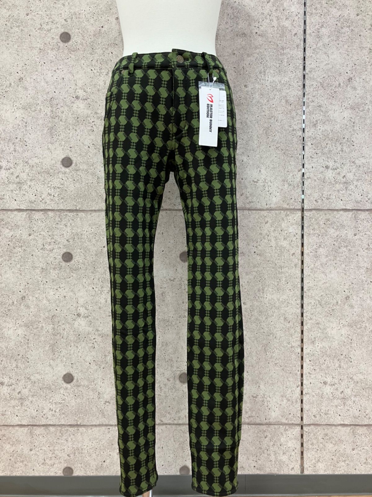 タグ付き GF 1 マスターバニーエディション MASTER BUNNY EDITION ゴルフウェア パンツ 裏フリース ブラック✖️グリーン モノグラム柄 Sサイズ相当