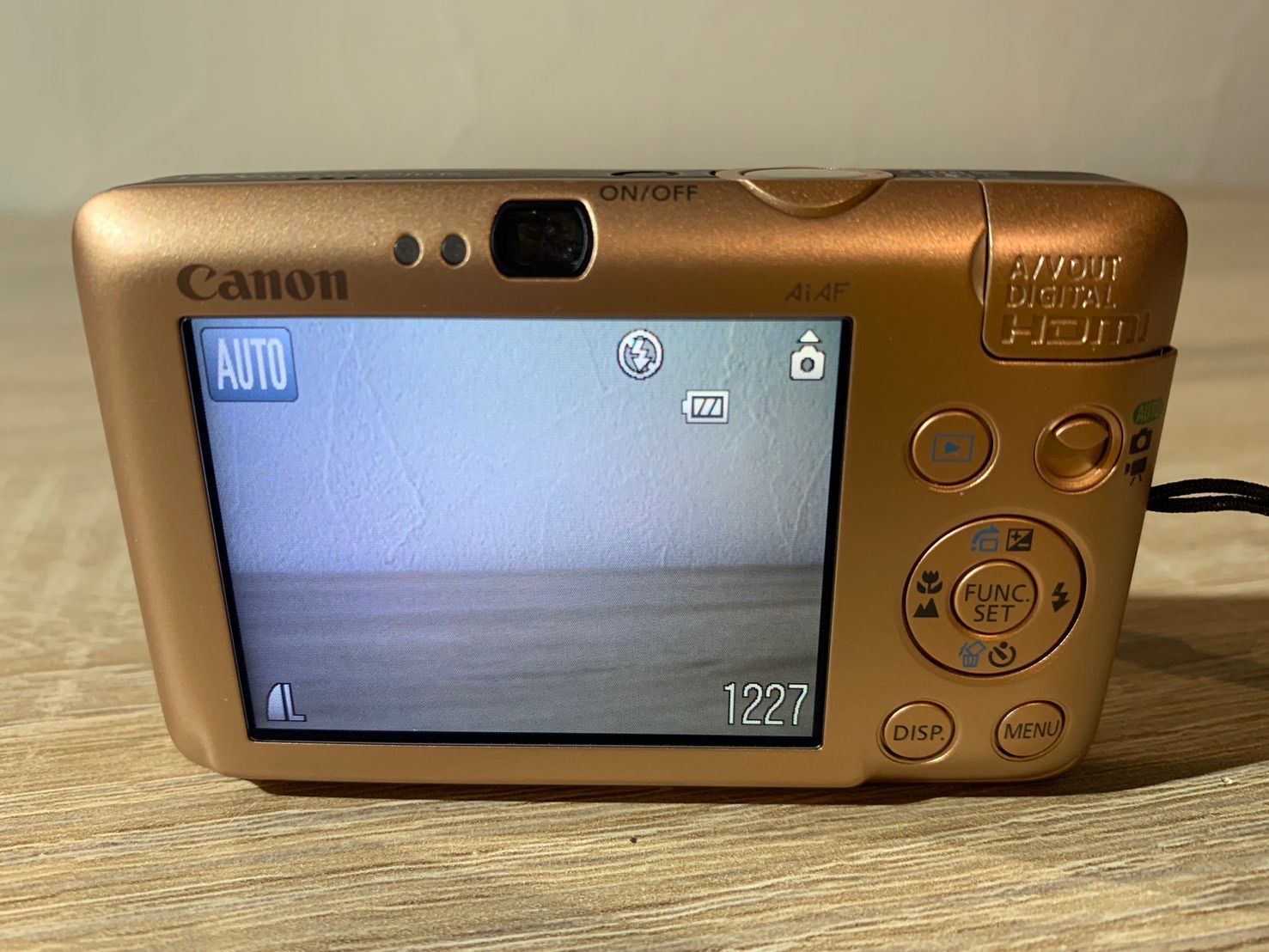 7104 Canon IXY DIGITAL 110 IS ゴールド デジカメ 美品 - メルカリ