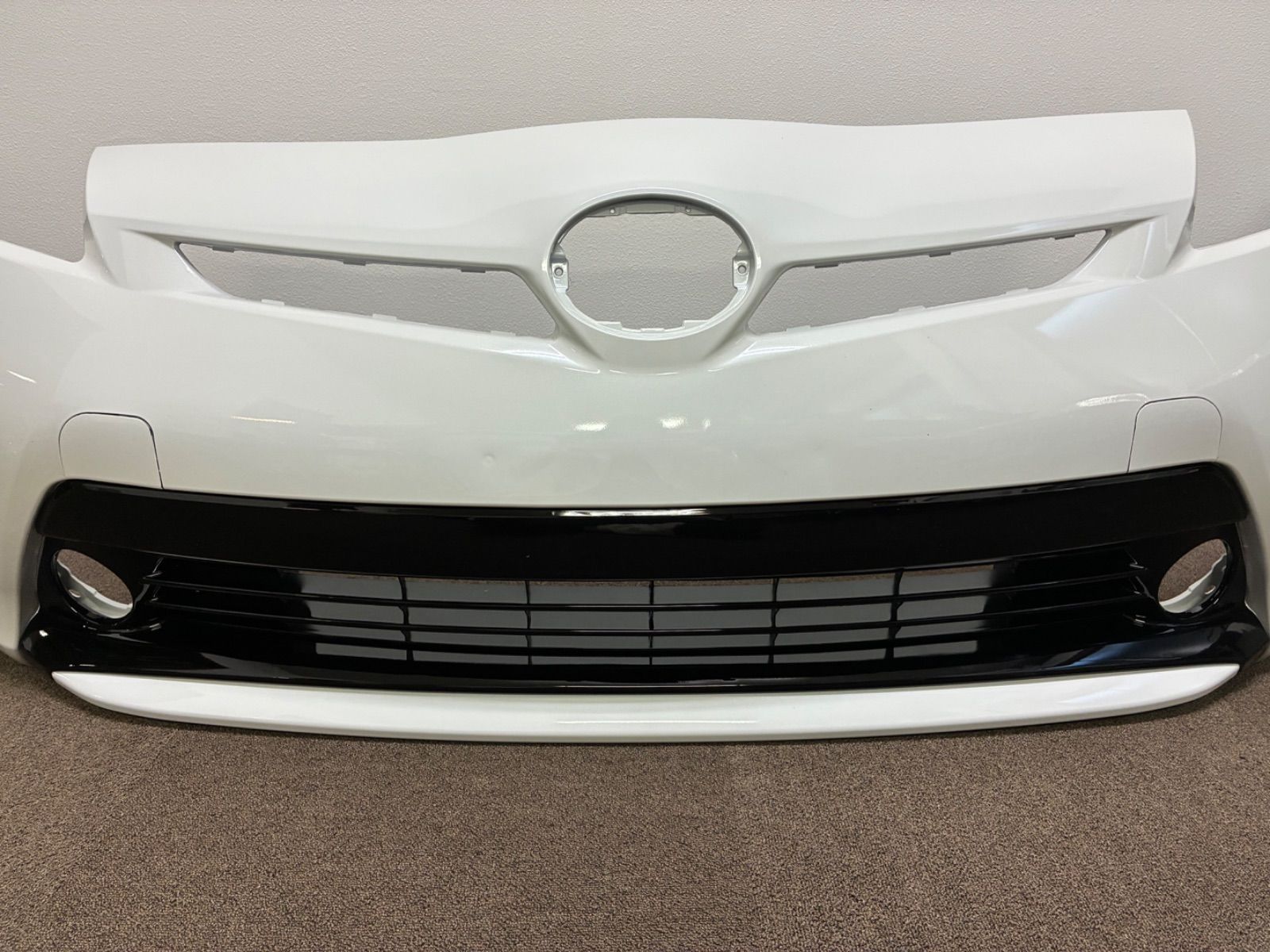 TOYOTA 30系プリウス/30プリウス後期 フロントバンパー/ホワイト（070