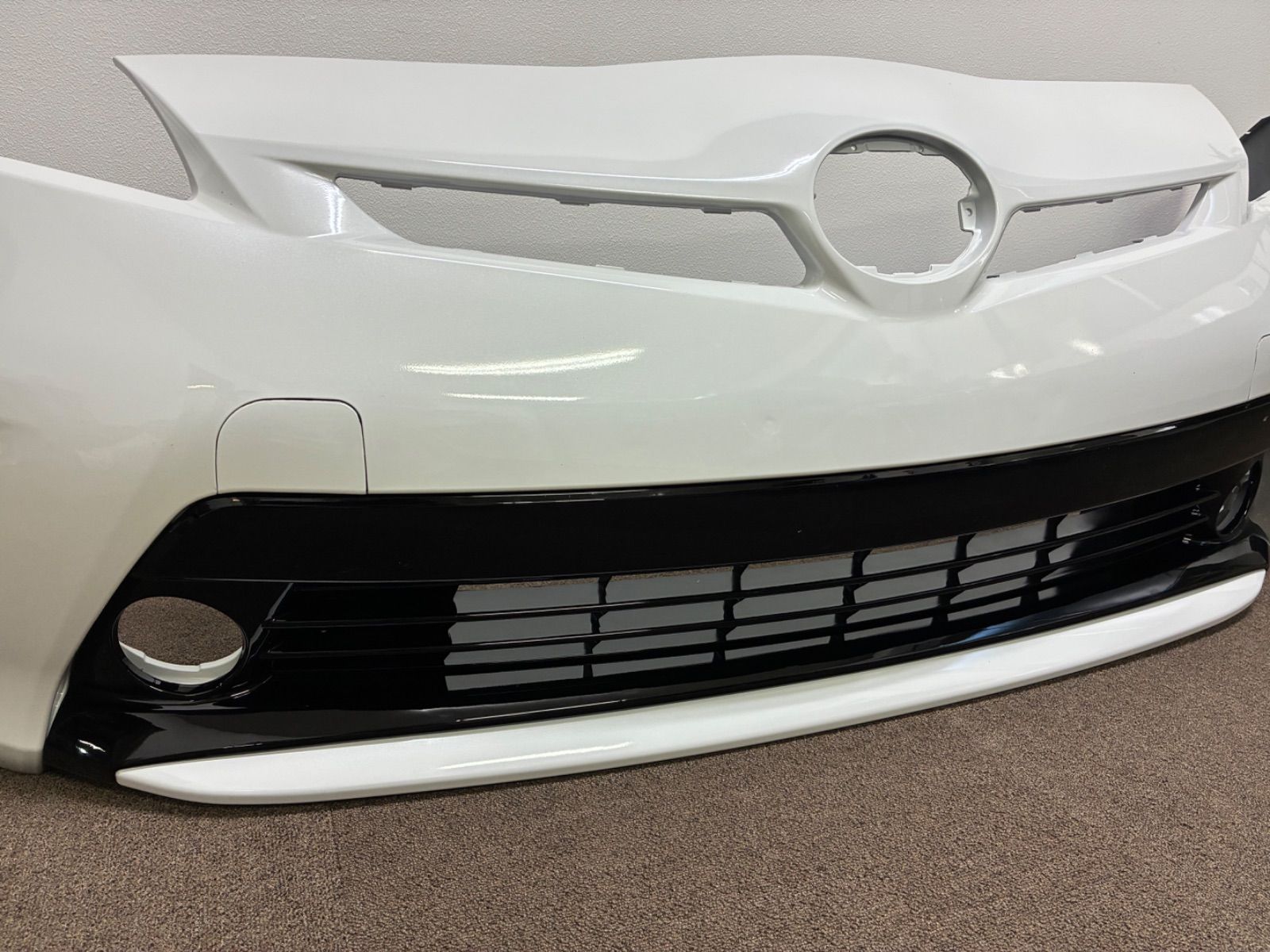 TOYOTA 30系プリウス/30プリウス後期 フロントバンパー/ホワイト（070