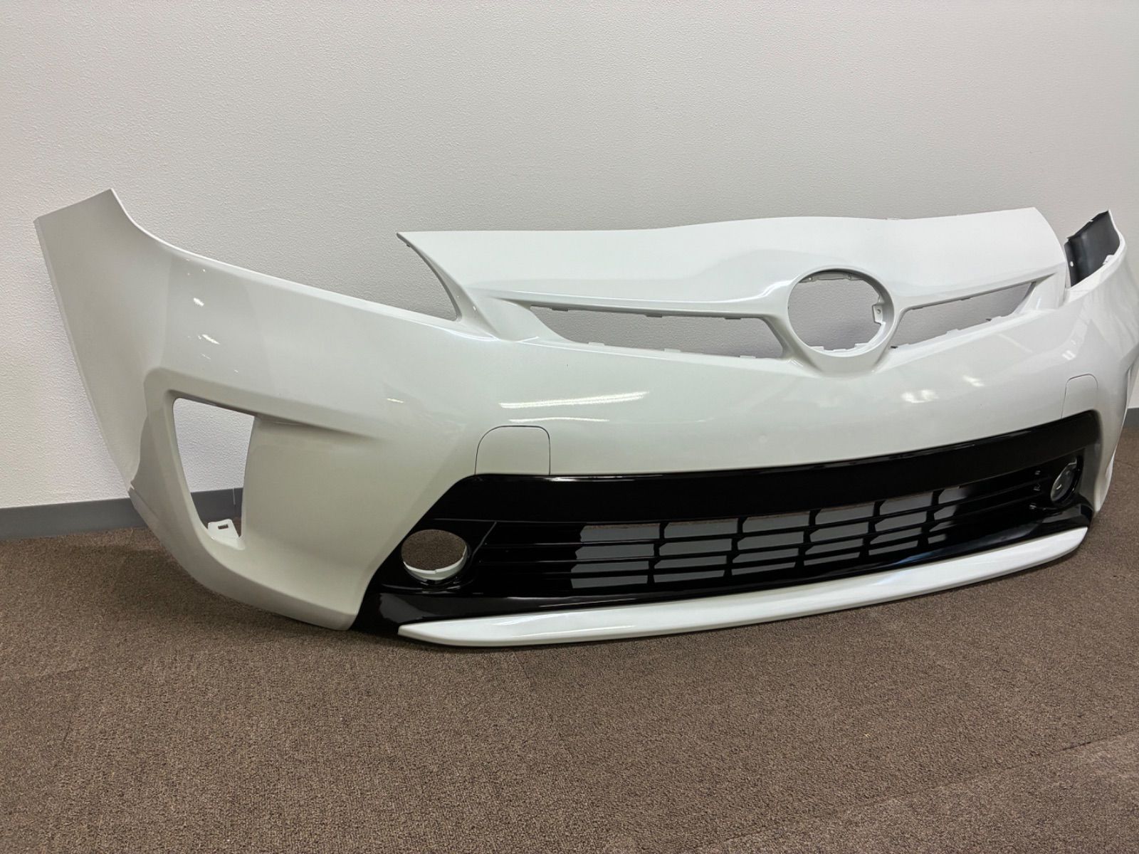 TOYOTA 30系プリウス/30プリウス後期 フロントバンパー/ホワイト（070