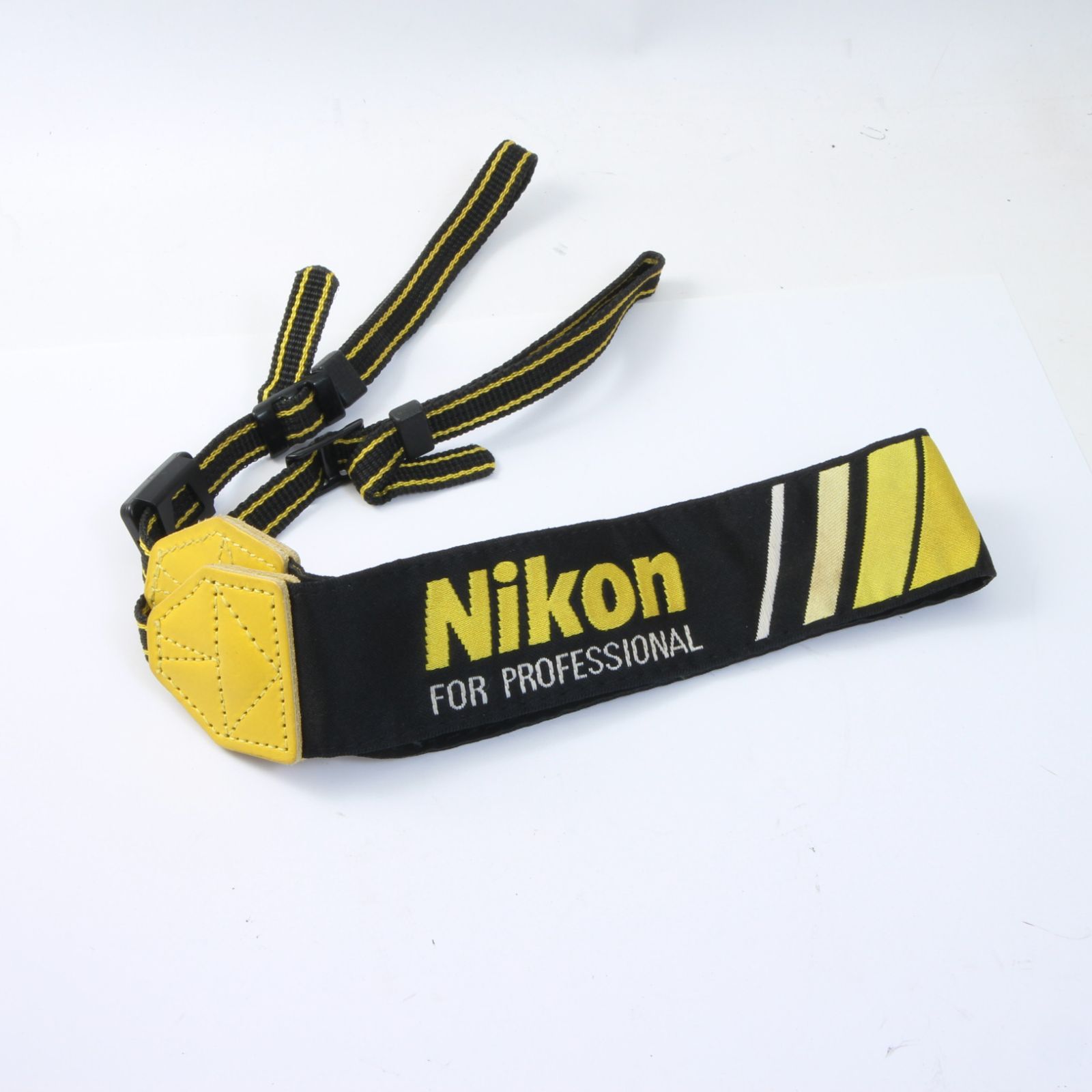 ニコン　プロストラップ　４代目 ブラックイエロー ニコン プロストラップ 4代目 ブラックイエロー ニコン プロ