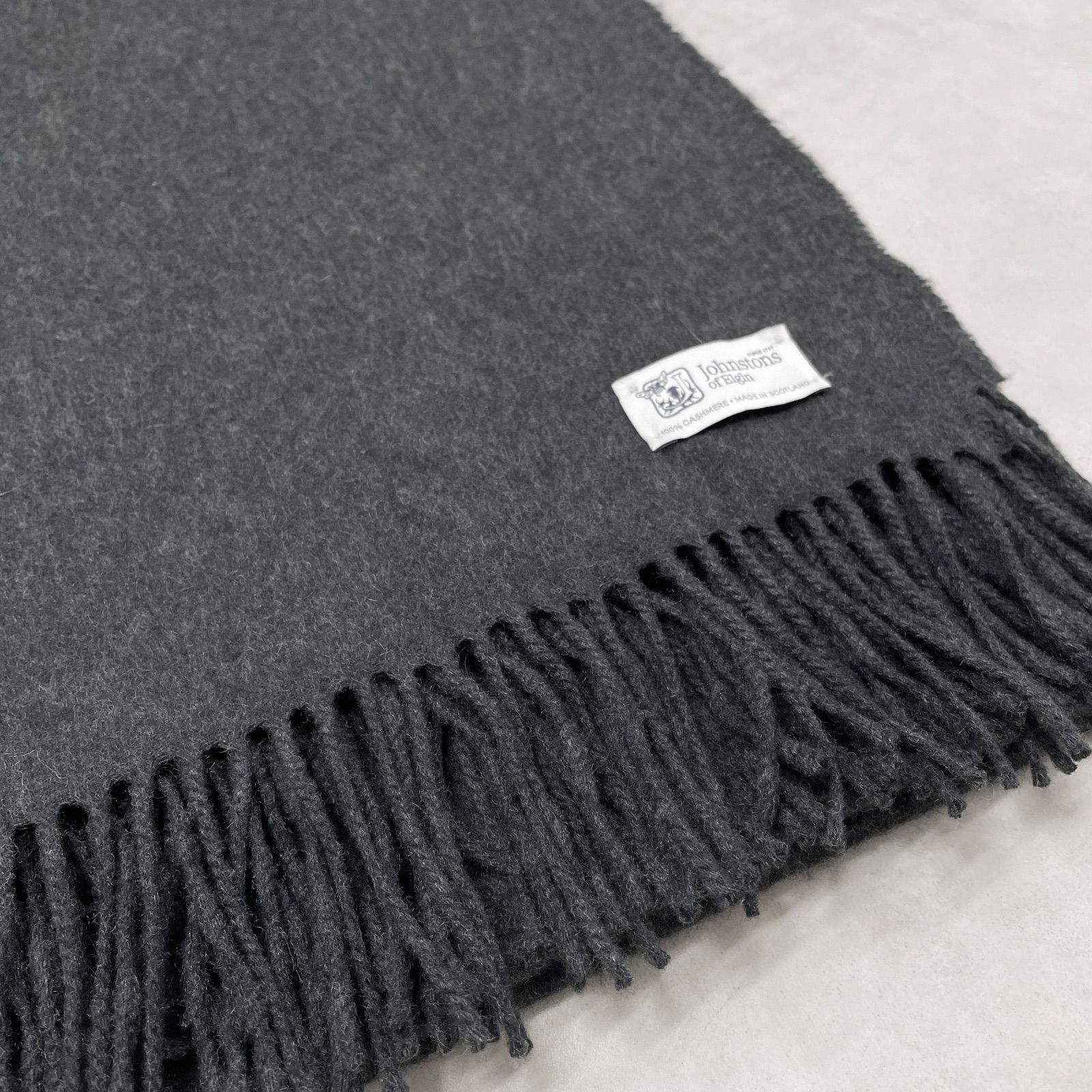 Johnstons of Elgin ジョンストンズ 大判 ストール チャコール Johnstons of Elgin（ジョンストンズ オブ エルガン） JOHNSTONS