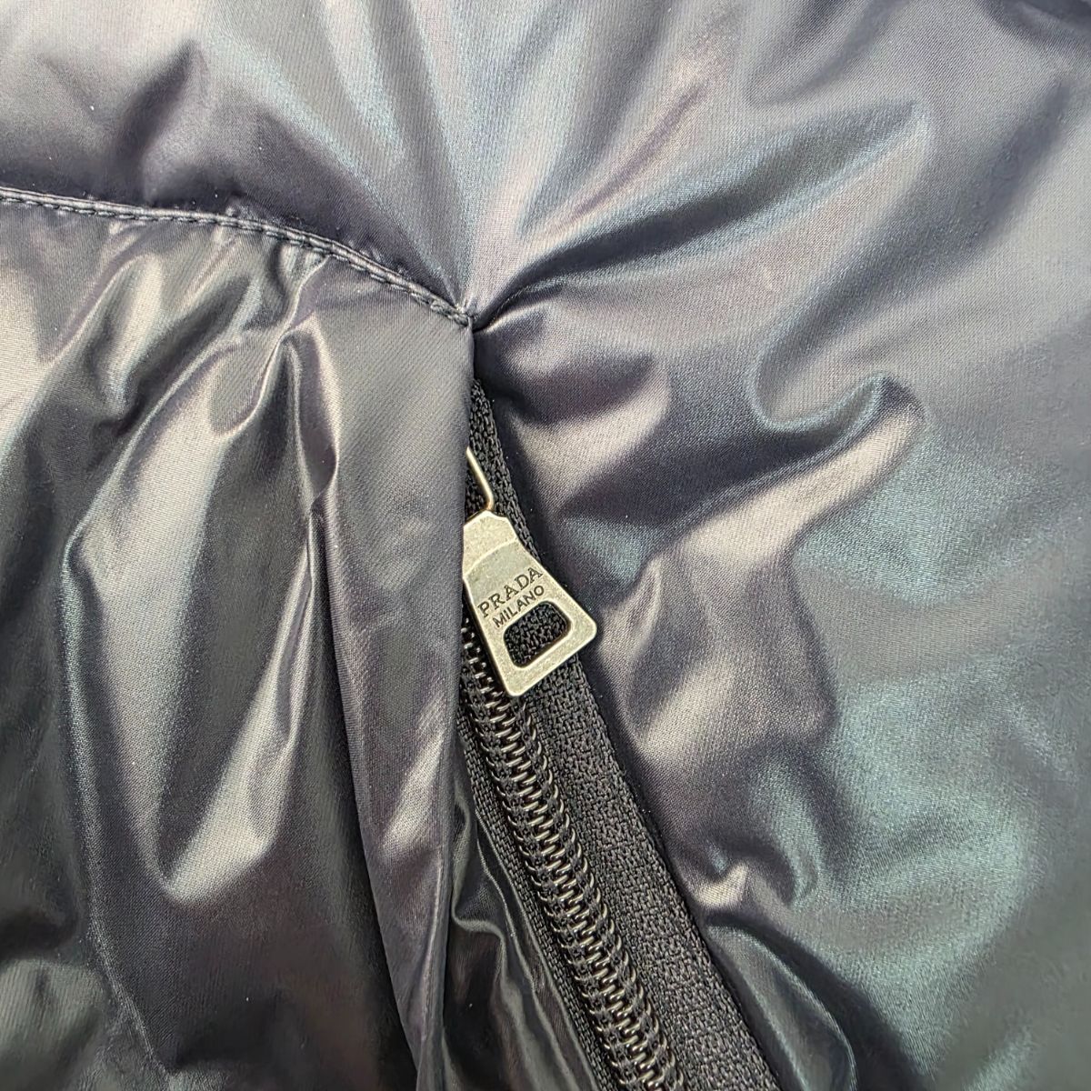 PRADA プラダ トライアングルロゴ 三角タグ ダウンジャケット メンズ