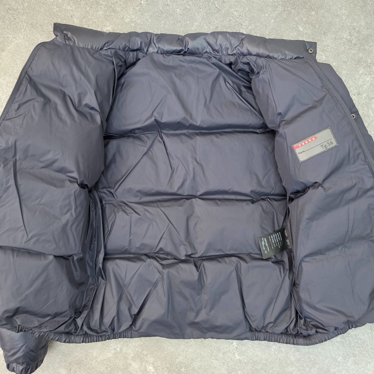 PRADA プラダ トライアングルロゴ 三角タグ ダウンジャケット メンズ