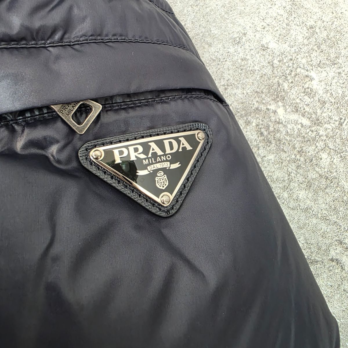 PRADA プラダ トライアングルロゴ 三角タグ ダウンジャケット メンズ