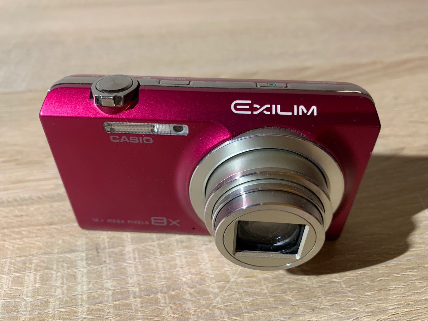 ワインレッド デジカメ