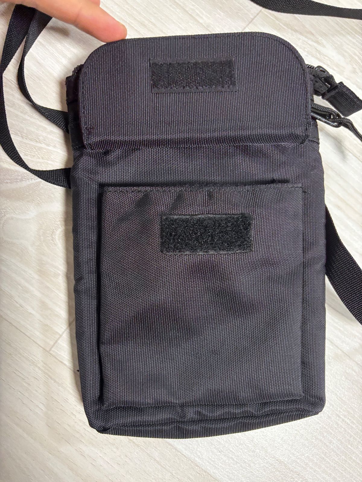 タ*シ様 Supreme ブラック ショルダーバッグ Supreme ショルダーバッグ ブラック Supreme◇23AW/Leather Shoulder