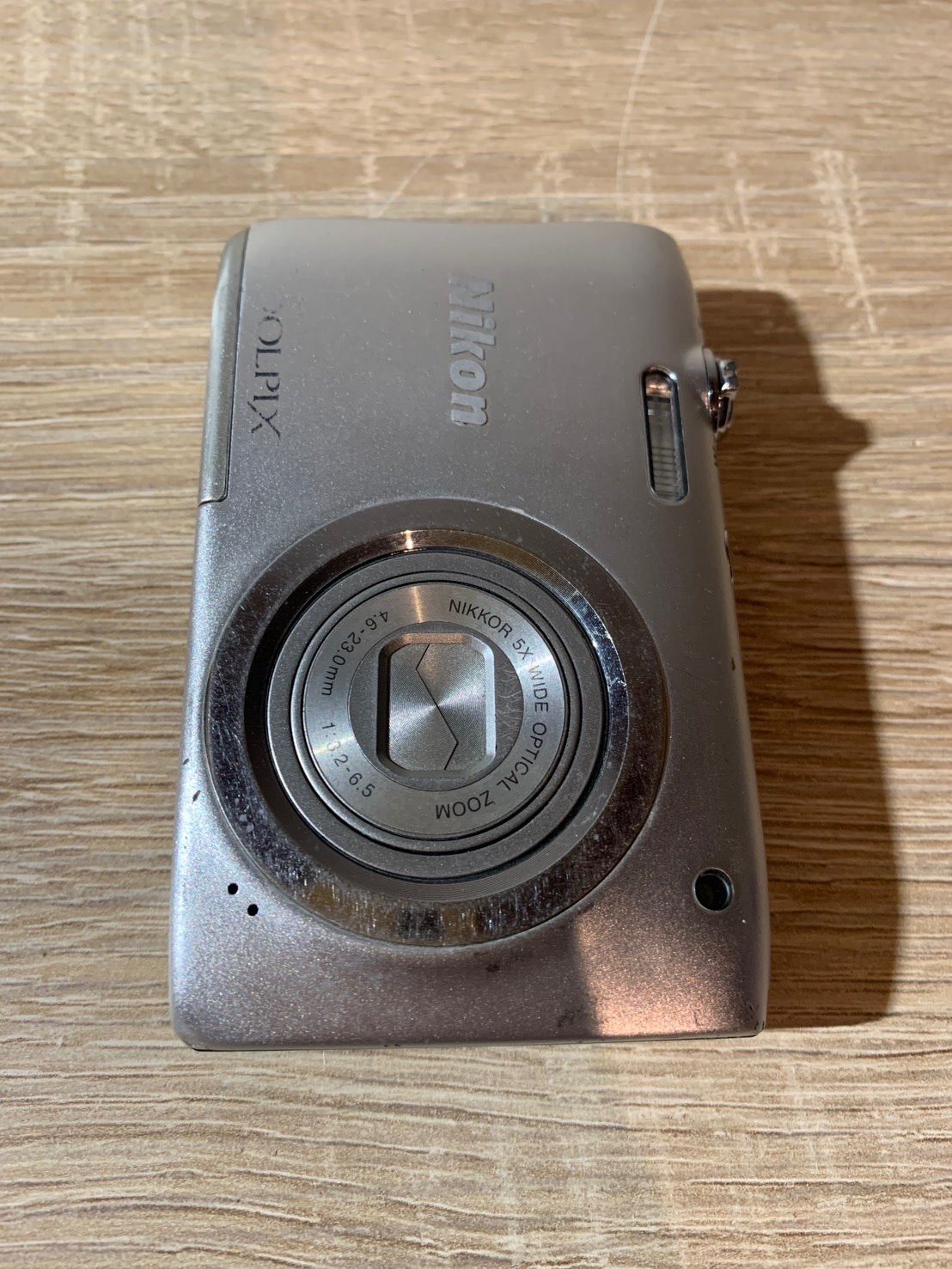 デジカメ　Nikon COOLPIX A100 シルバー　4台　￼￼二台ジャンク デジカメ Nikon COOLPIX A100 シルバー 4台 ￼￼二台ジャンク デジカメ