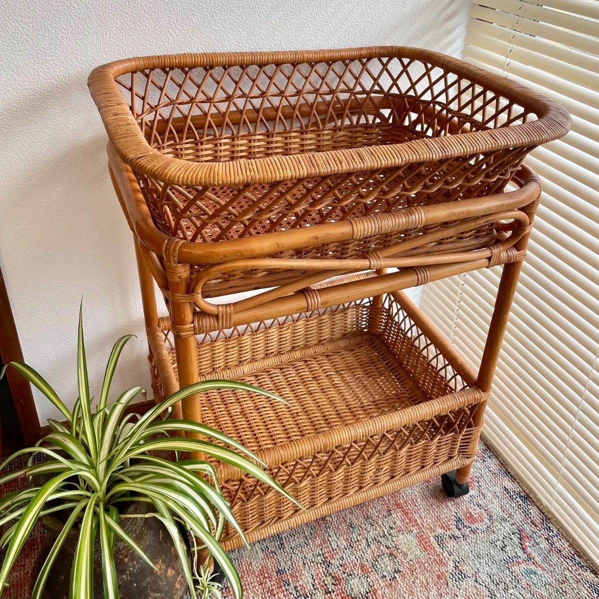 OLDラタンのランドリーバスケット キャスター付き