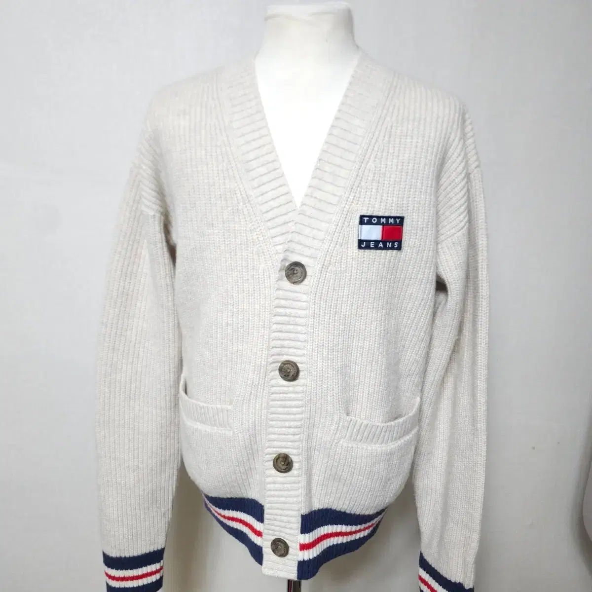 トミー ジーンズ 割引 アイボリー ニット カーディガン トミー ジーンズ アイボリー ショップ ニット カーディガン