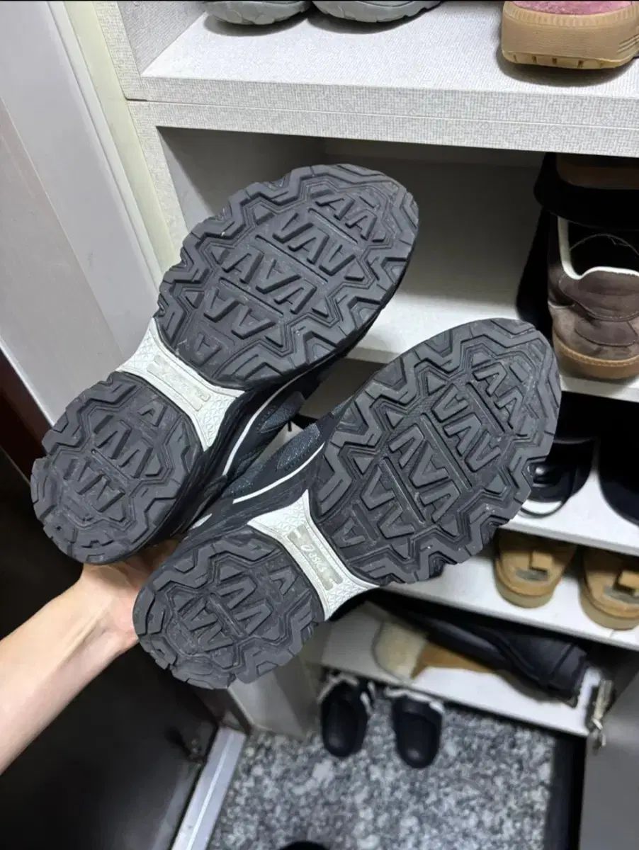 アシックス ゲルベンチャー6 キャリアー グレー 240