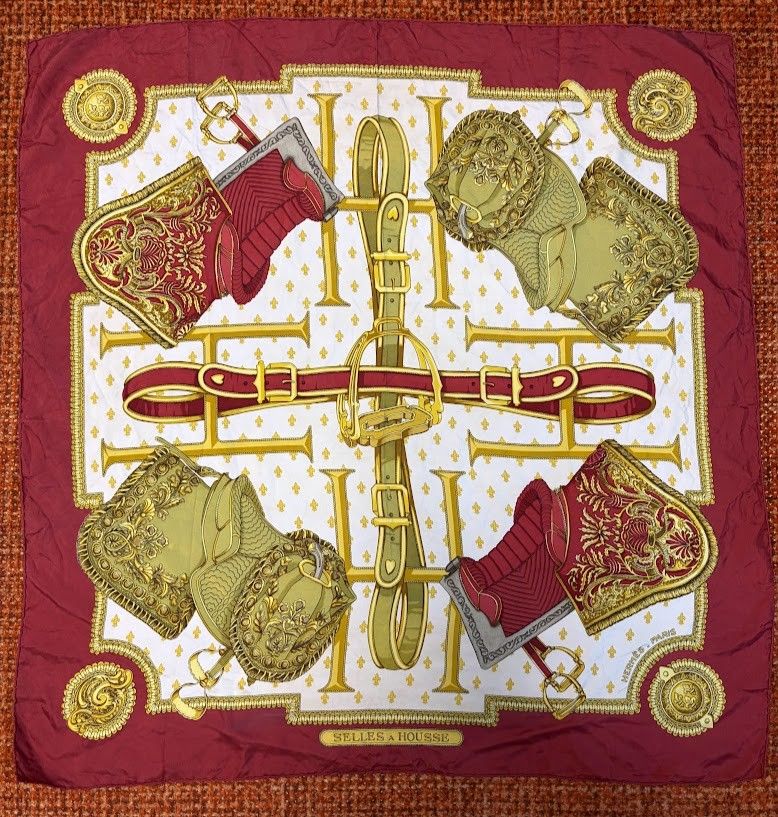 ☆ HERMES エルメス 大判スカーフ カレ90 SELLES A HOUSSE カバーへの