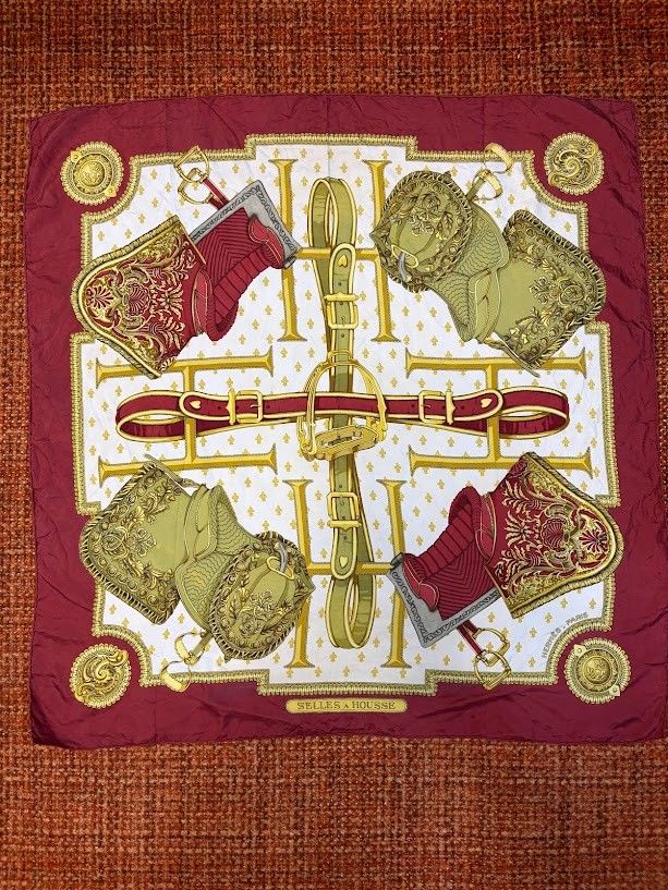 ☆ HERMES エルメス 大判スカーフ カレ90 SELLES A HOUSSE カバーへの